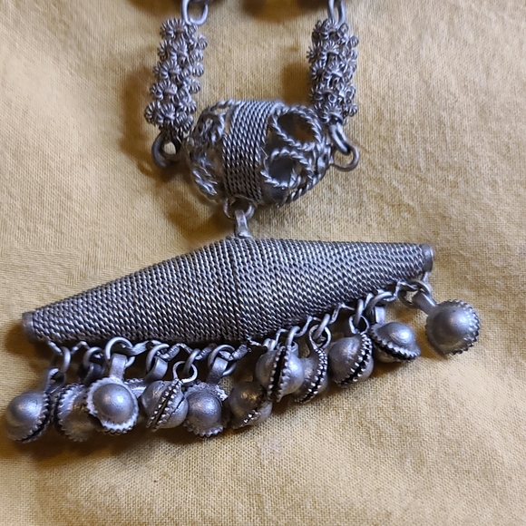 Unique Vintage Indian Filigree Metal Beaded Chandelier Tassle Necklace - Rare - Picture 7 of 10
